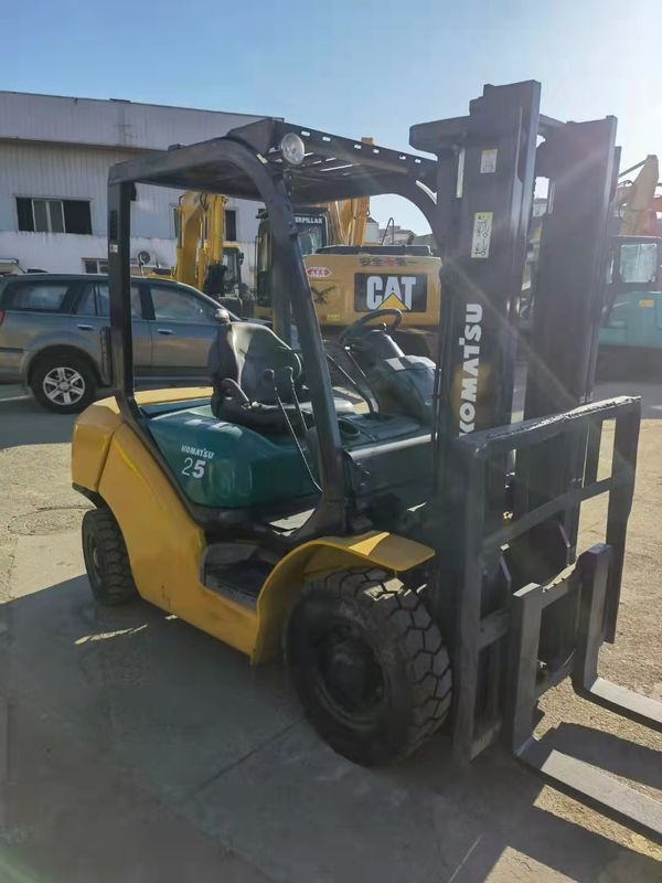 Япония Использованный компактный электрический вилочный погрузчик Komatsu 2,5 тонны Вилочный погрузчик Мощность двигателя