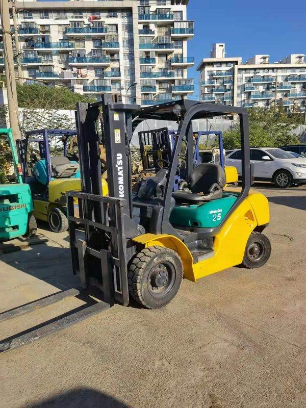 Япония Использованный компактный электрический вилочный погрузчик Komatsu 2,5 тонны Вилочный погрузчик Мощность двигателя