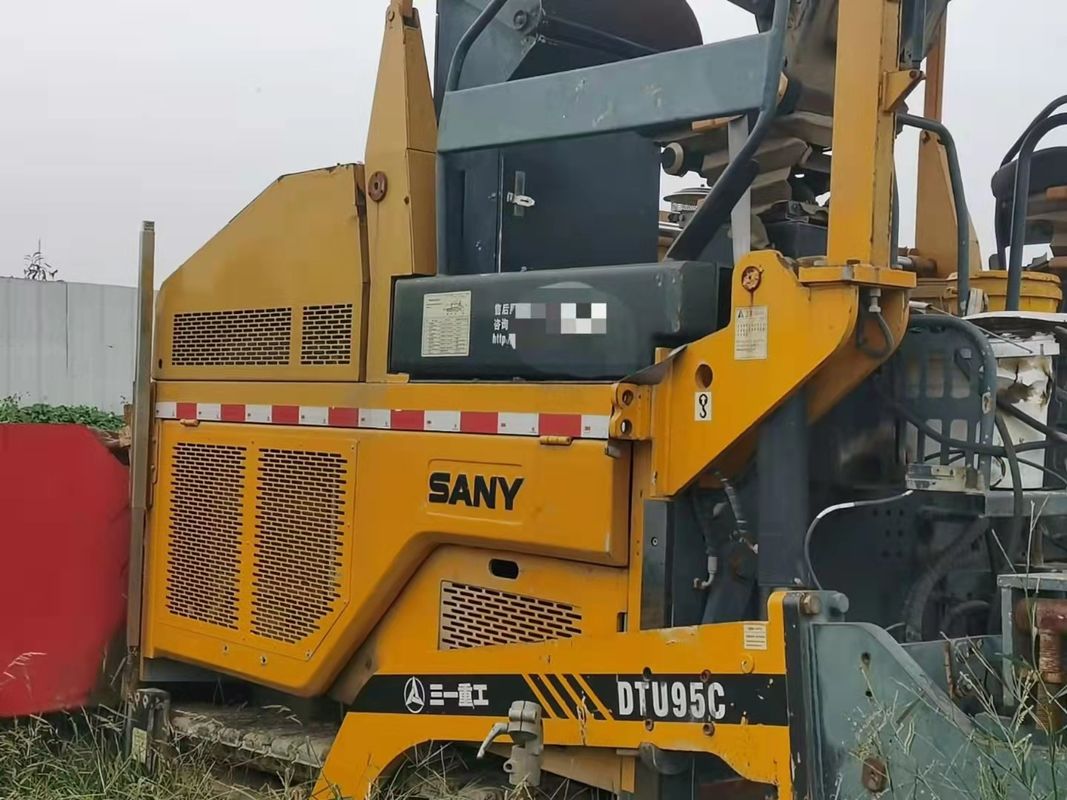 Двухосный полуприцеп SANY DTU95C, обычно используемый для перевозки тяжелых или чрезмерных грузов