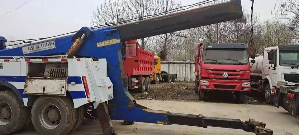4x2/6x2/6x4/8x4/8x6/4x4/6x6 Двигательный тип Двигатель с высокой мощностью
