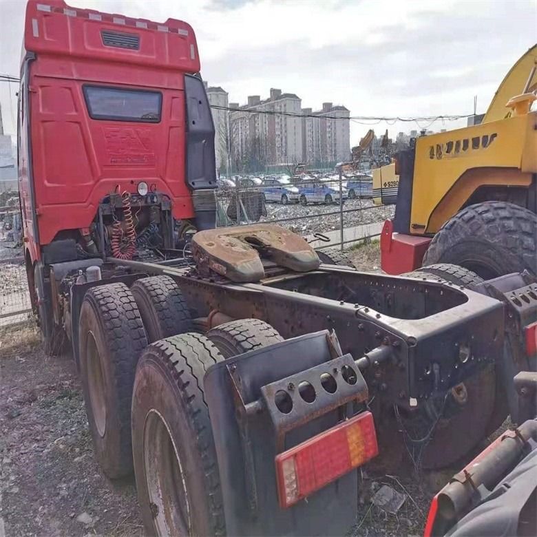 FAW Подержанный тракторный грузовик 6х4 головка грузовика с ручной коробкой передач и в хорошем состоянии
