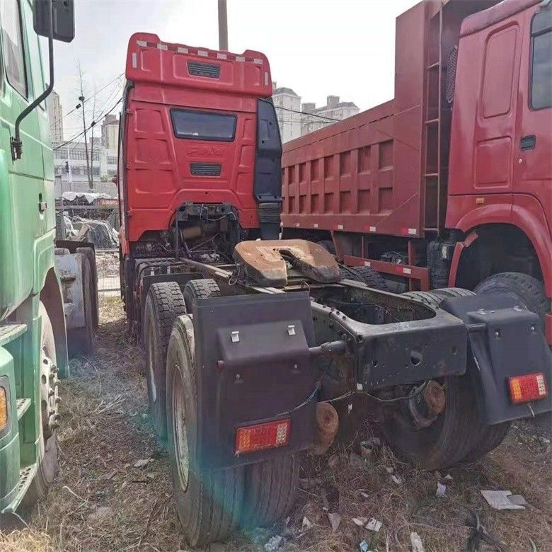 FAW Подержанный тракторный грузовик 6х4 головка грузовика с ручной коробкой передач и в хорошем состоянии