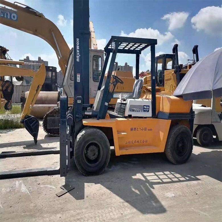 Вторая рука Япония Сделано Komatsu FD70 Дизельный вилочный погрузчик с и 7000 кг грузоподъемности