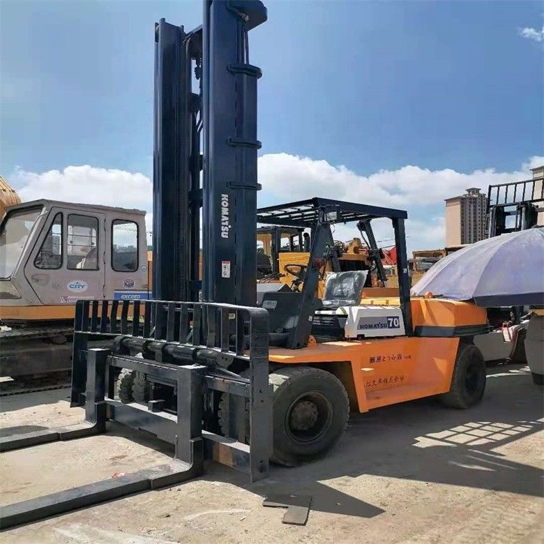 Вторая рука Япония Сделано Komatsu FD70 Дизельный вилочный погрузчик с и 7000 кг грузоподъемности