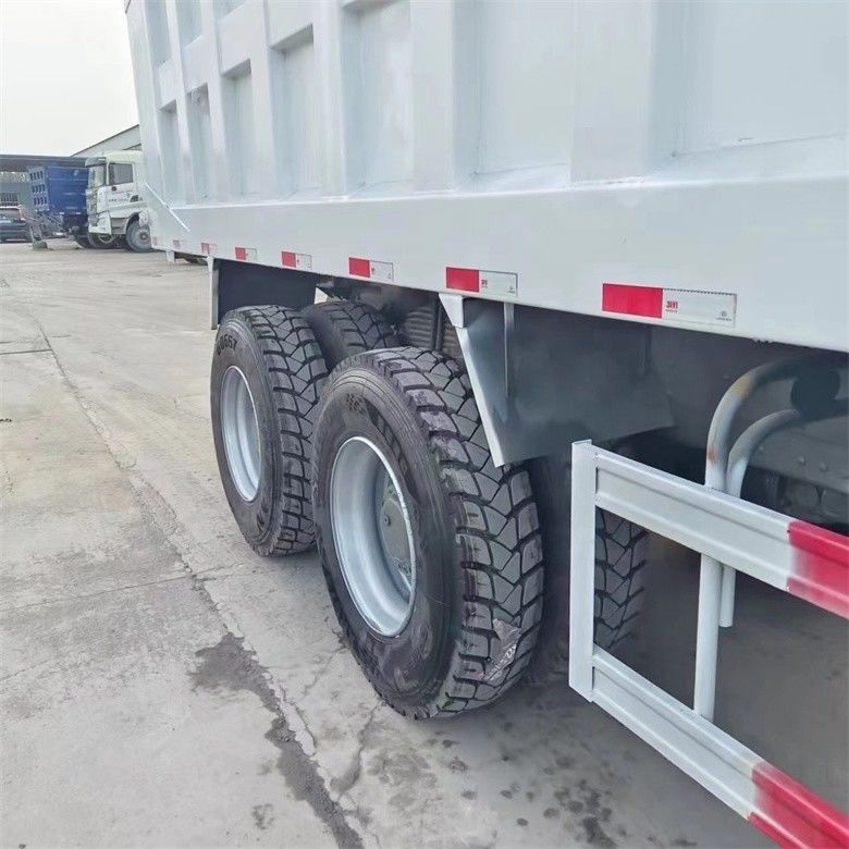 Мультимедийная система оборудована 6x4 Howo Dump Truck sinotruck 371 LHD с левым рулевым управлением