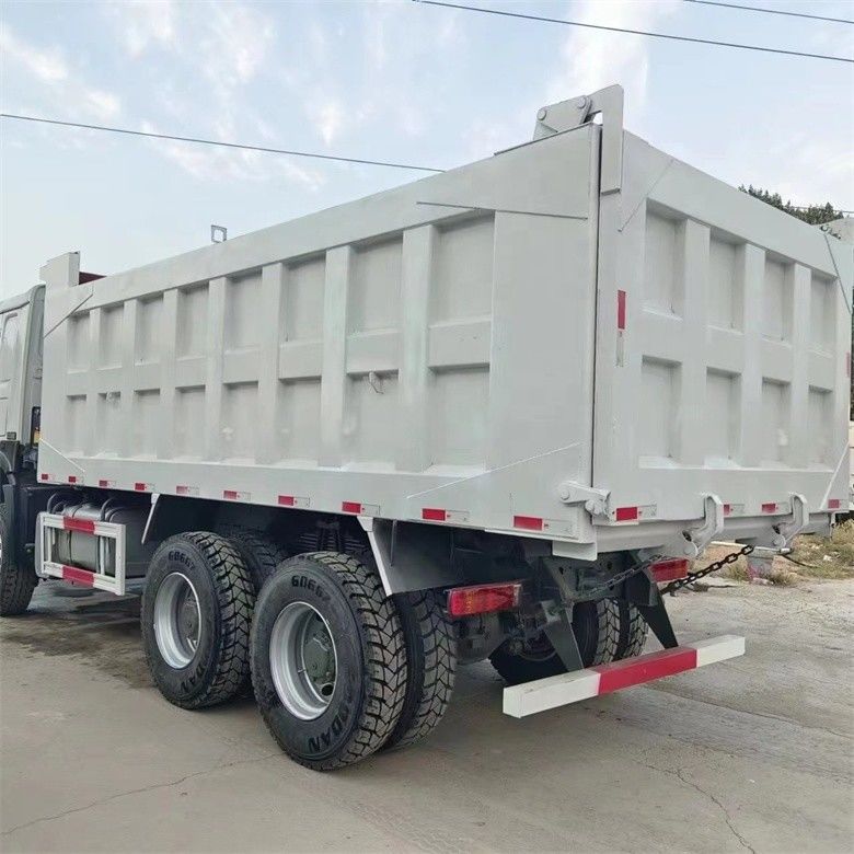 Мультимедийная система оборудована 6x4 Howo Dump Truck sinotruck 371 LHD с левым рулевым управлением