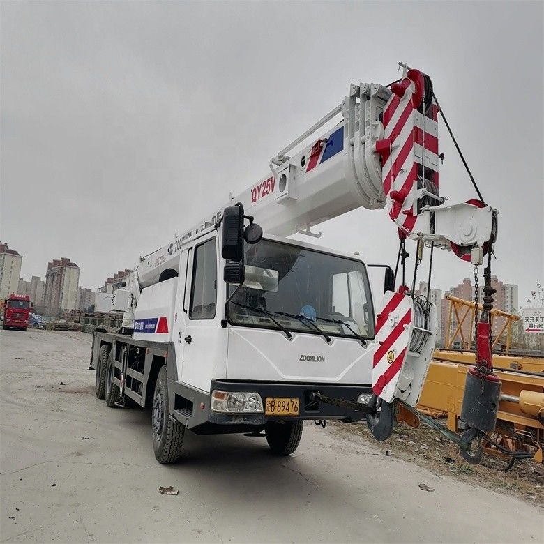 Использованный грузовик Zoomlion QY25V 20 тонн с колесами с 3000-4000 рабочими часами