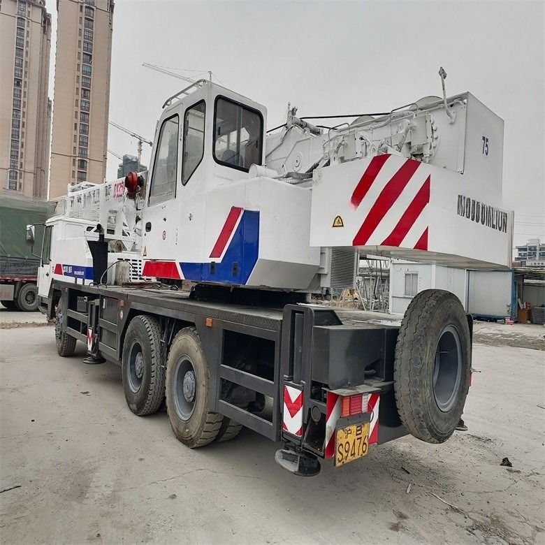Использованный грузовик Zoomlion QY25V 20 тонн с колесами с 3000-4000 рабочими часами