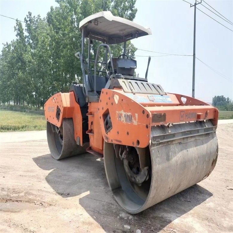 14 тонн использованного дорожного ролика HAMM HD130, импортируемого из США для строительства мостов на шоссе
