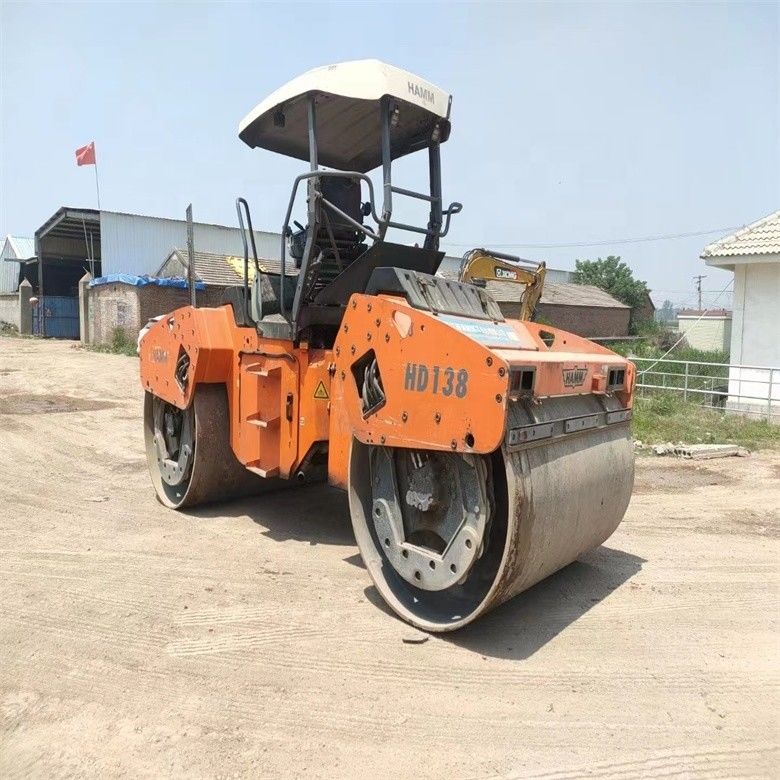 14 тонн использованного дорожного ролика HAMM HD130, импортируемого из США для строительства мостов на шоссе